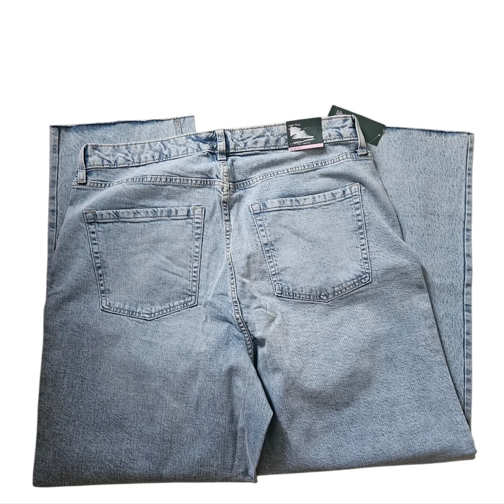 High Rise Straight Leg Raw Hem Light Wash Jeans Juniors 17 -NWT